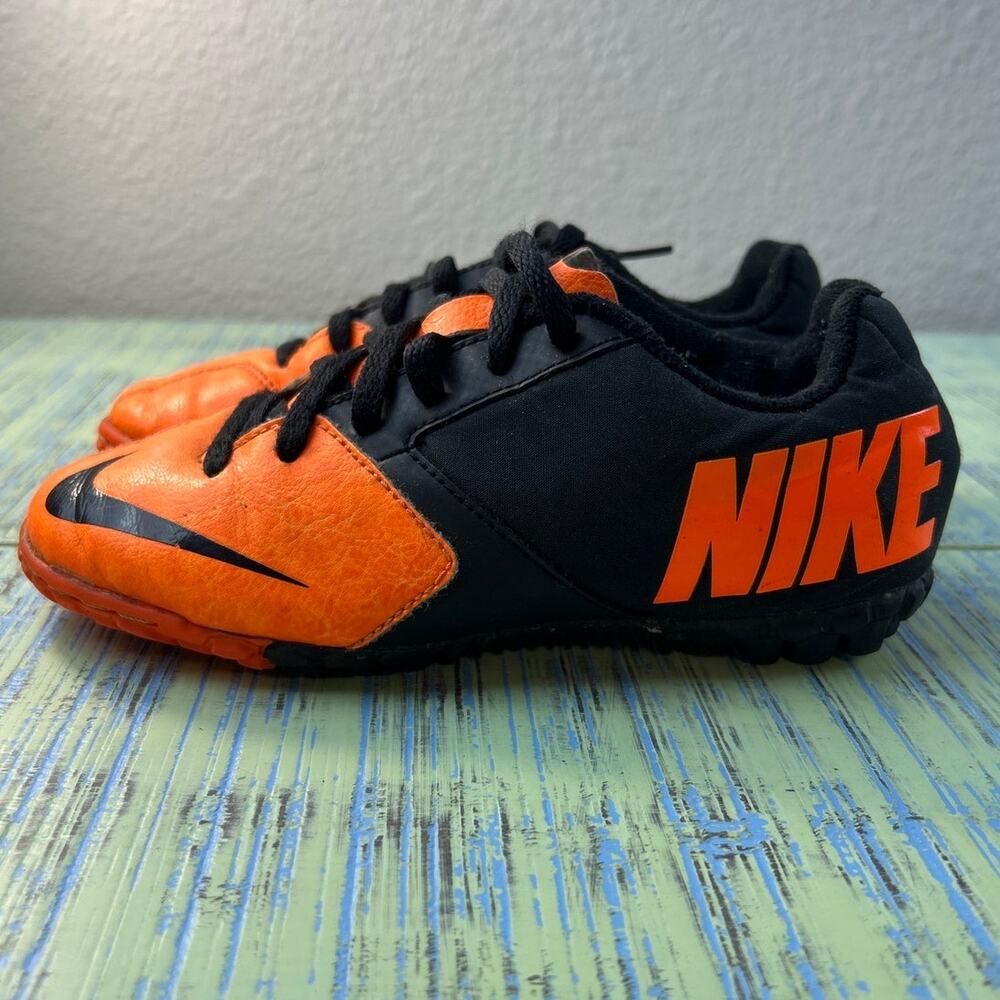 Youth Nike Jr Bomba II Turf Soccer Shoes Size 13C